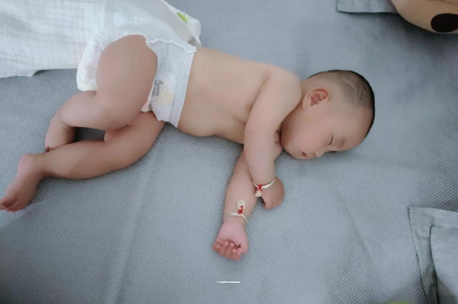晋城宝宝睡觉爱翻身